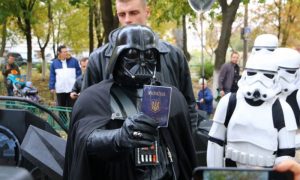 Фото: ЦИК обнародовала официальный снимок кандидата Дарта Вейдера