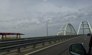 Фото: в сети показали пустующий Крымский мост