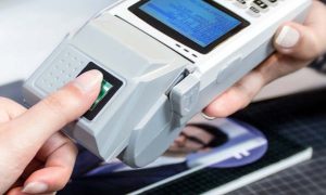 Большинство украинцев готовы платить с помощью биометрии