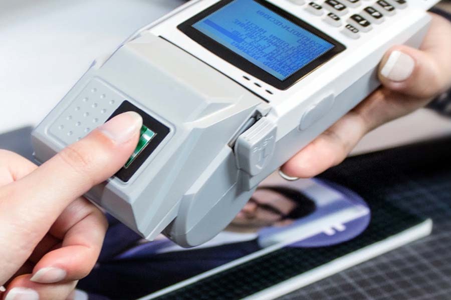 Большинство украинцев готовы платить с помощью биометрии