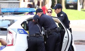 Под Верховной Радой обезвредили мужчину с гранатой