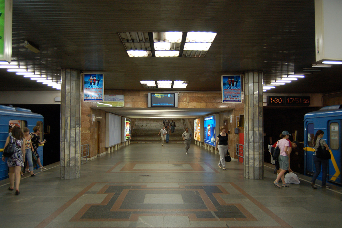 В Киеве приостановил работу метрополитен