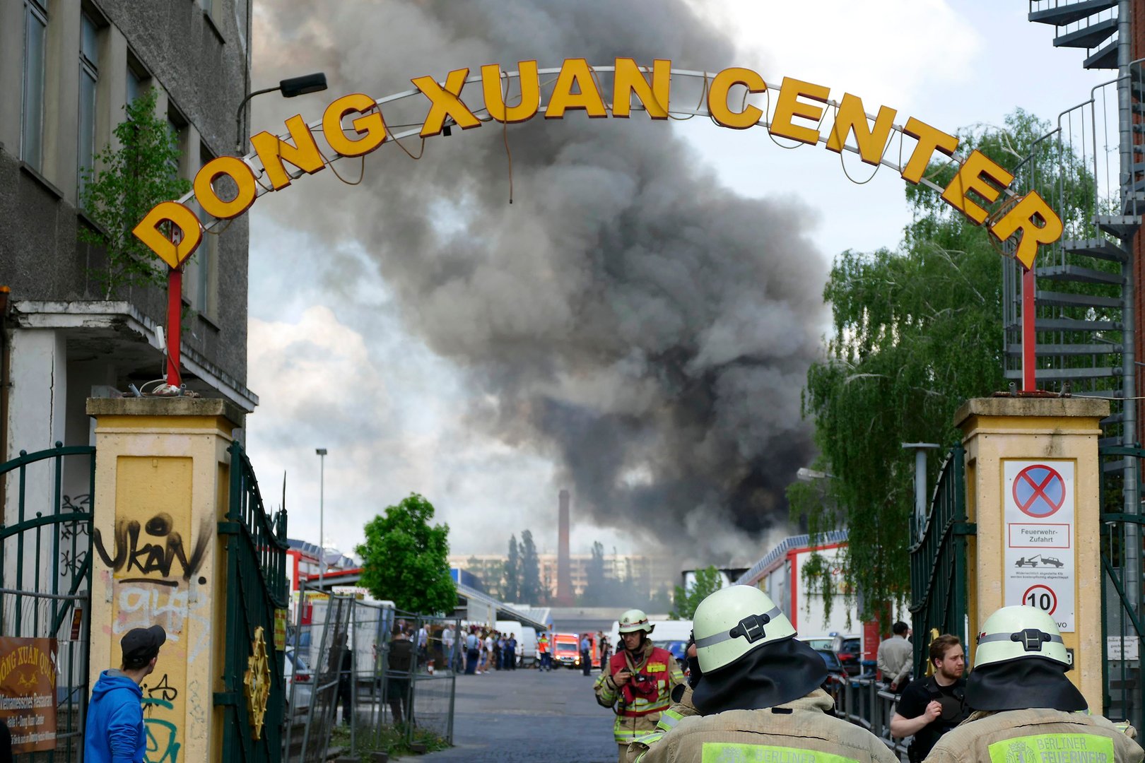 Видео: в Берлине пылает крупный вьетнамский рынок