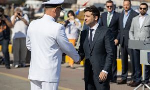 Фото: Зеленский поздравил военных с Днем ВМС и пообещал освободить моряков