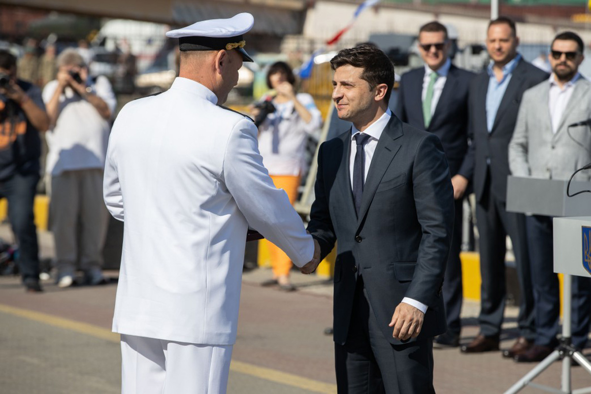 Фото: Зеленский поздравил военных с Днем ВМС и пообещал освободить моряков