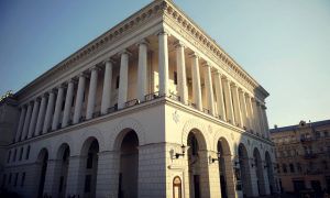 В Киеве начали ремонт крыши консерватории на Майдане