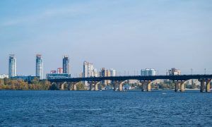 В Киеве начали проектировать велодорожку от моста Патона в центр