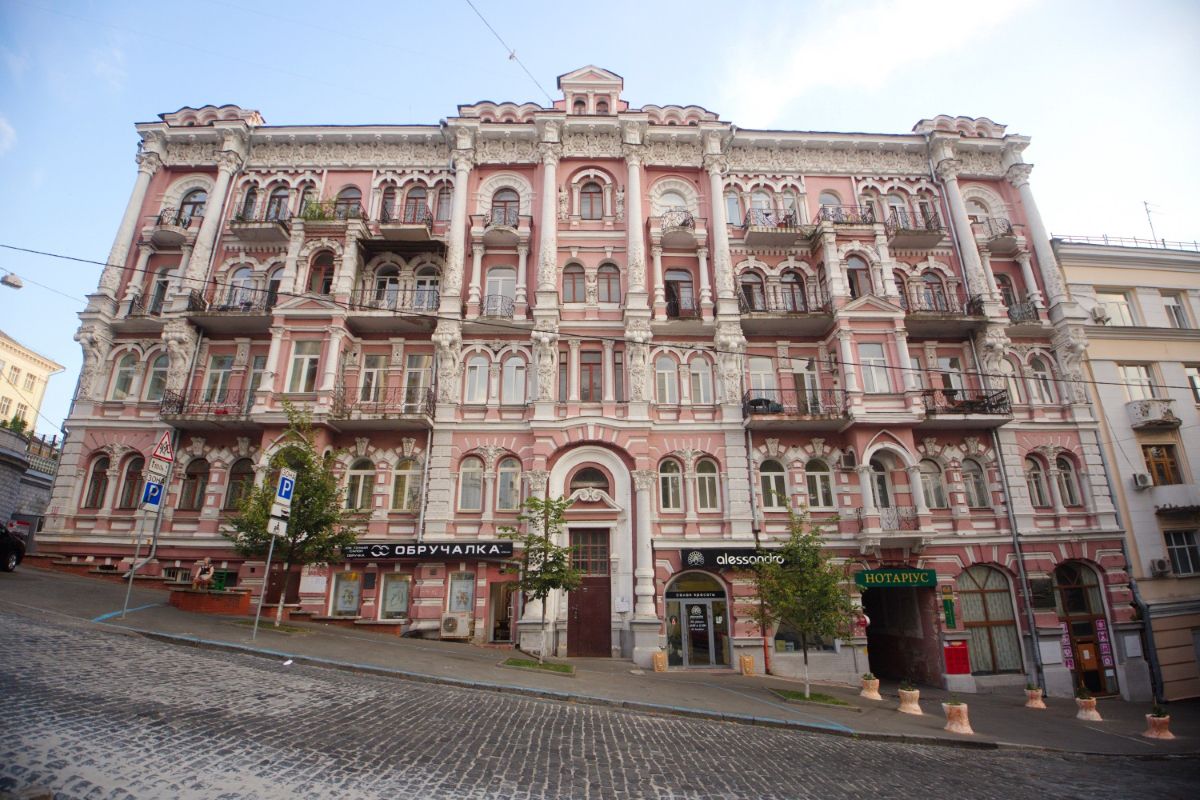 В центре Киева провалилась дорога