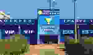 На Оболони со здания демонтировали 21 вывеску