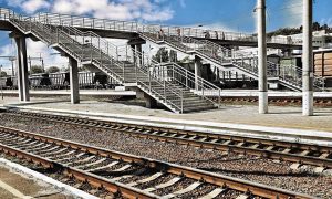 В Киеве откроют 100-метровый пешеходный мост через железную дорогу