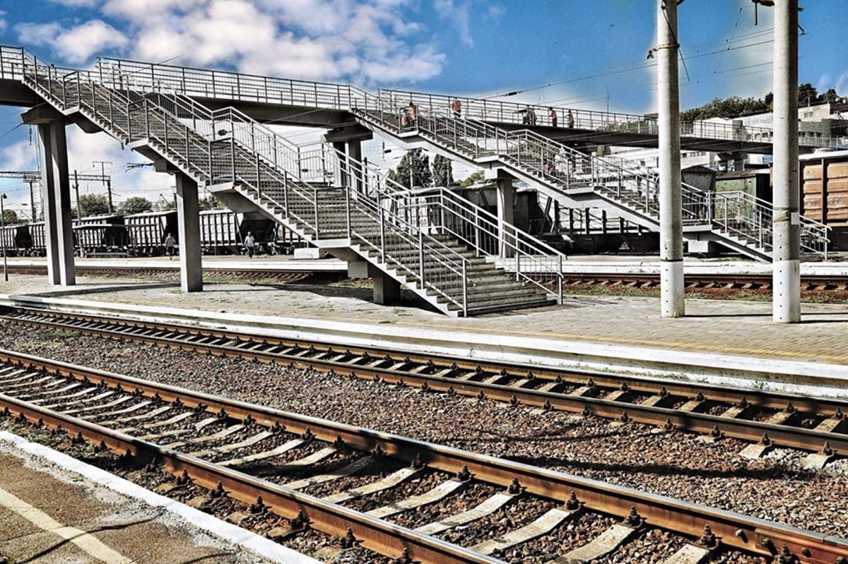 В Киеве откроют 100-метровый пешеходный мост через железную дорогу