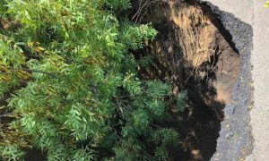 Фото: оползни в Одесской области перекрыли дорогу государственного значения