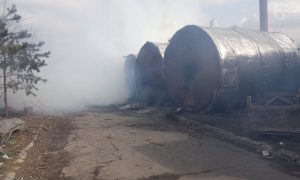 Фото: бизнесмен травит жителей Мариуполя опасным производством