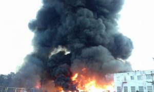 Фото, видео: под Львовом загорелся химзавод