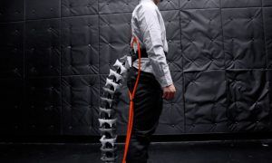 Видео: в Японии создали механический хвост для людей старшего возраста