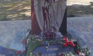 Фото: под Житомиром осквернили открытый памятник украинским воинам