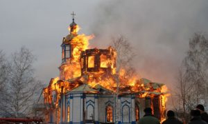 Видео: в Кривом Роге произошел пожар в церкви