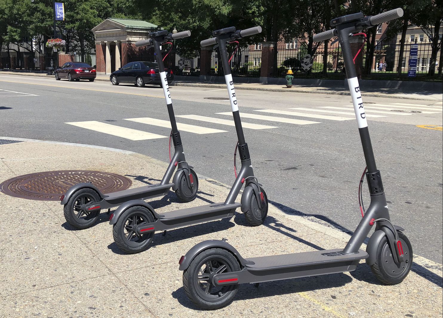 Ученые выяснили, как вредят окружающей среде электросамокаты