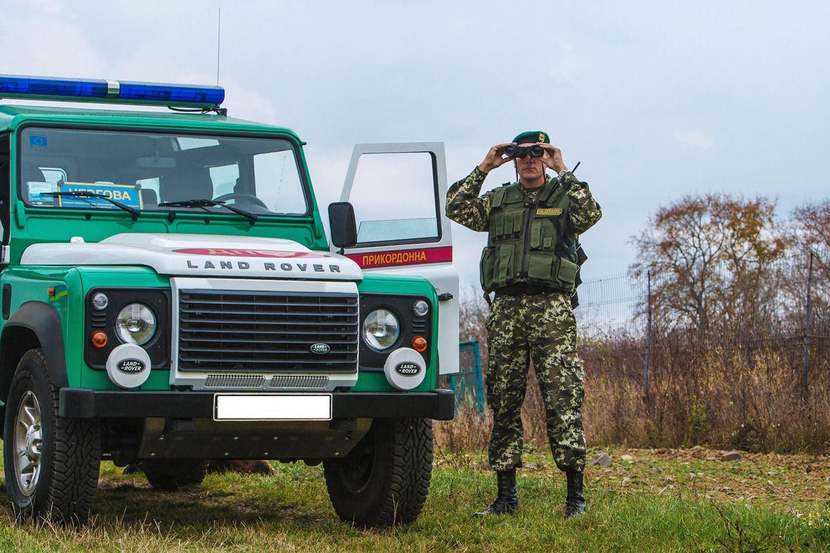 Обшуки в Кабміні: військова прокуратура розслідує справу проти фірми зі США