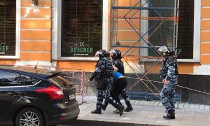 Фото, видео: в Москве силовики задерживают участников протеста