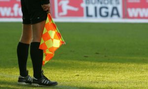 FIFA планирует заменить часть арбитров роботами