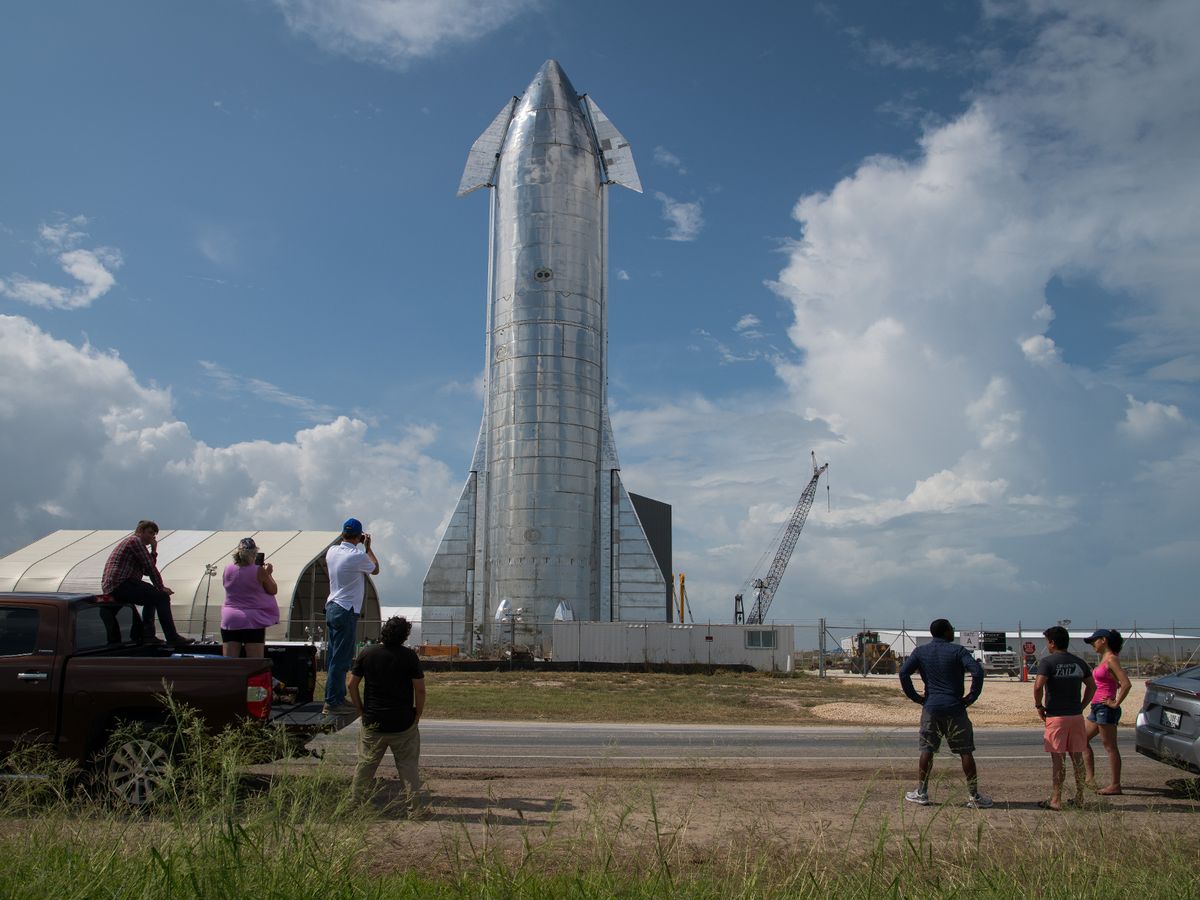 Видео: Илон Маск официально представил свой марсианский корабль