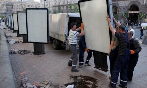 В Киеве демонтировали более 1600 незаконных реклам в августе