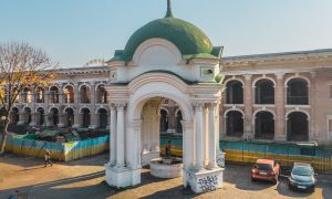 «Самсона» на Контрактовой отмыли от розовой краски