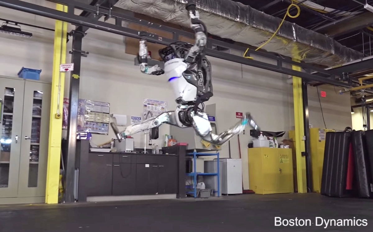 Видео: в Boston Dynamics научили робота трюкам