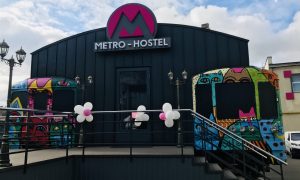 Фото: в Киеве открылся хостел в вагоне метро