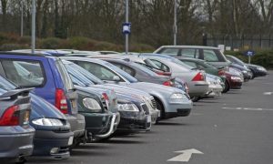 В Киеве будут эвакуировать автомобили, припаркованные возле школ