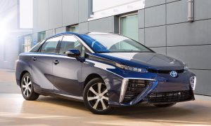 Toyota анонсировала выход на рынок первого автомобиля на водородном топливе