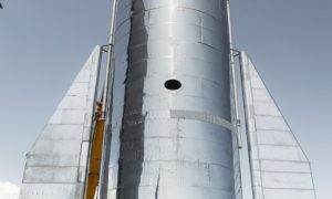 Фото: Илон Маск накануне презентации показал сборку нового марсианского корабля