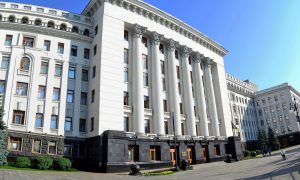 На Банковой обманутые застройщиками инвесторы подрались с полицией