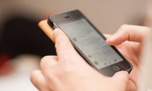 Украинцев предупредили о взломе смартфонов через SMS