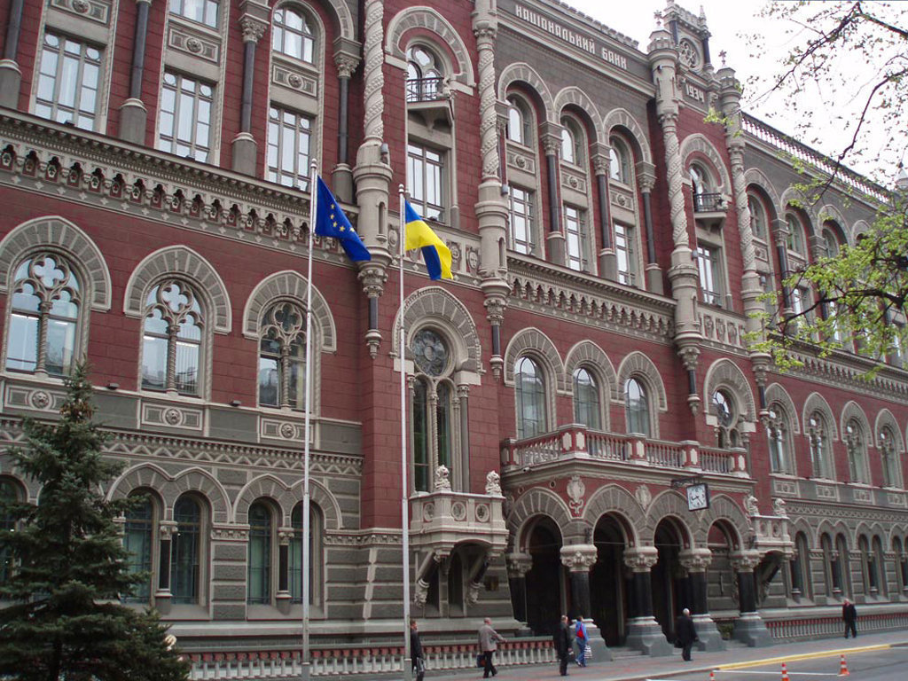 Керівництво НБУ назвало терором підпал будинку Гонтаревої