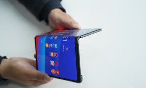 Компания Huawei начала продажу смартфона с гибким экраном