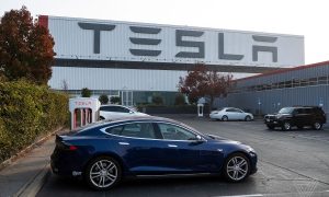 Акции Tesla выросли на 21%