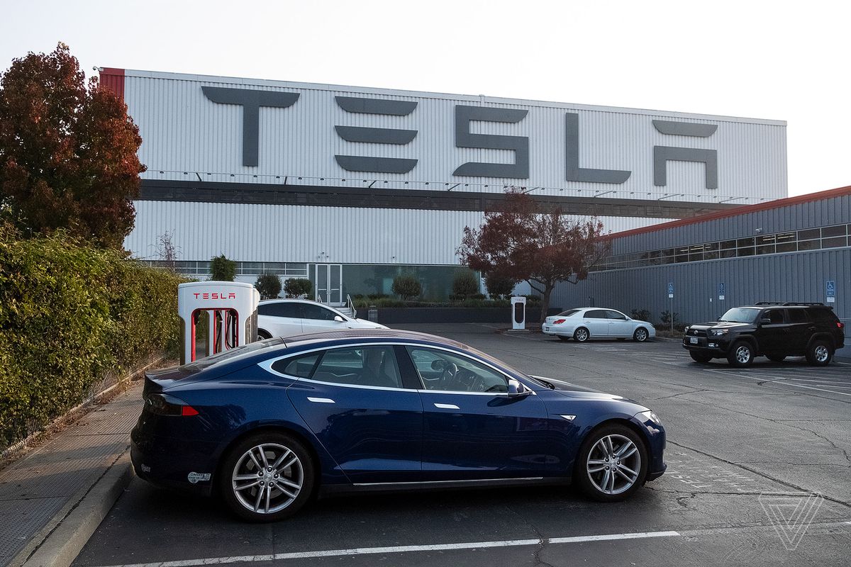 Акции Tesla выросли на 21%