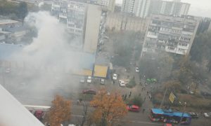 Фото: в Киеве на Лукьяновке горит супермаркет