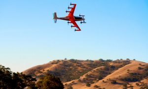 В США представили тихий электросамолет с вертикальным взлетом