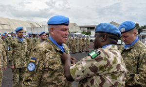 Фото: сотни украинских миротворцев в Конго получили медали Миссии ООН