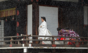 Фото, видео: на японский трон официально взошел император Нарухито