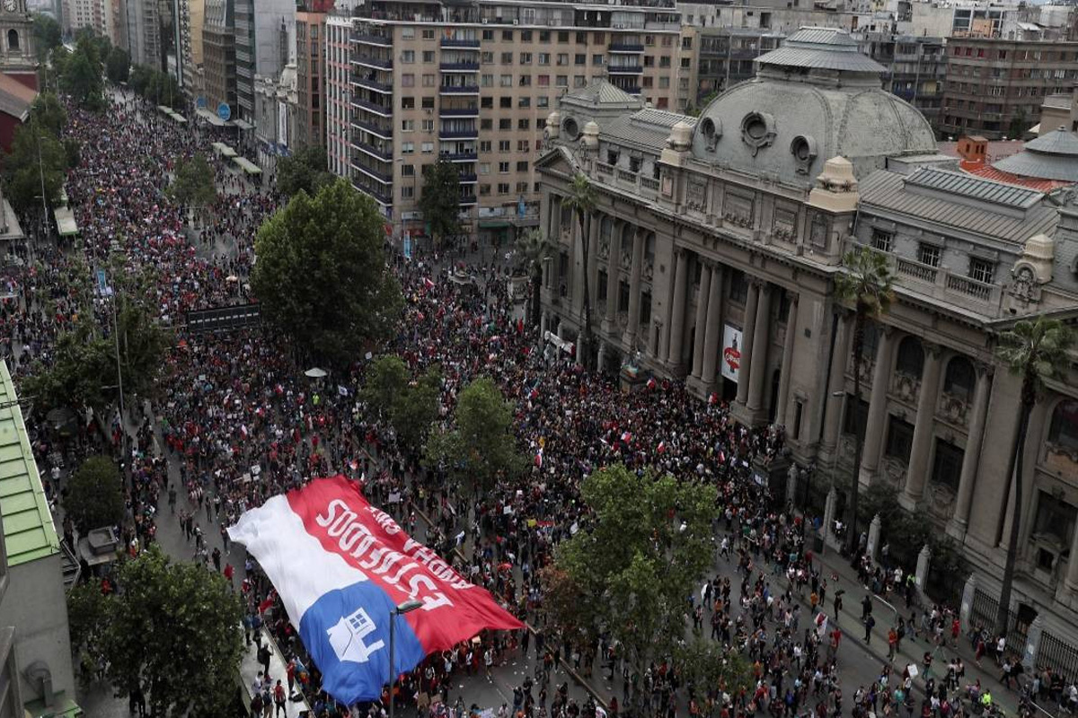 Видео: в Чили прошла крупнейшая в истории страны акция протеста