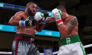 Видео: Усик в первом бою в супертяжелом весе заставил Уизерспуна сдаться