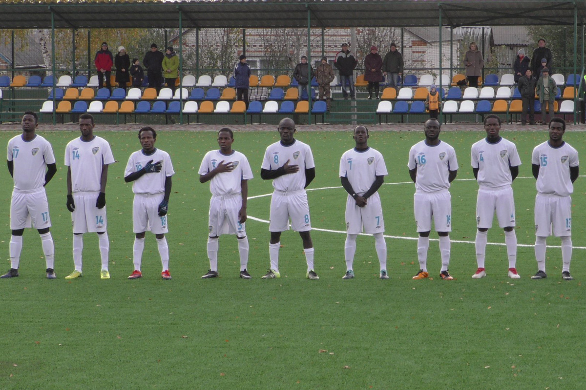 Видео: в Кропивницком морят голодом и шантажируют футболистов из Африки
