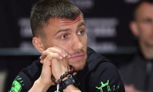 У Ломаченко отобрали титул чемпиона мира в лёгком весе