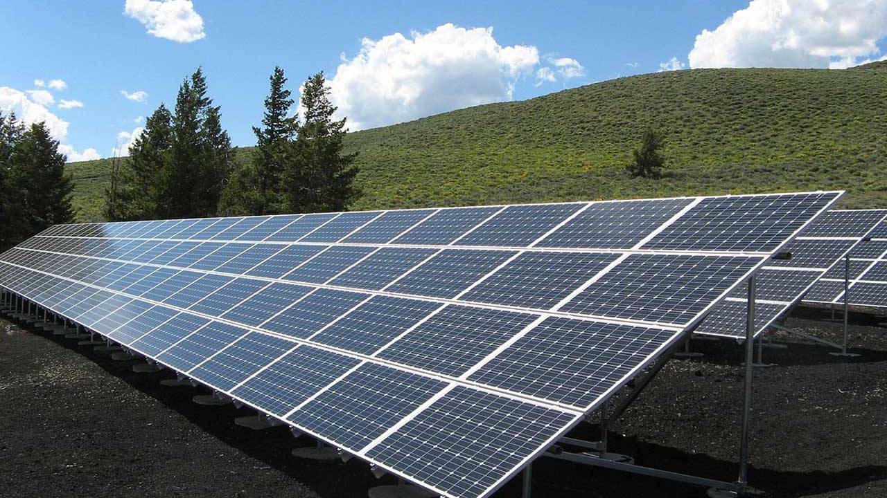 Литовская компания открыла на Прикарпатье солнечную электростанцию