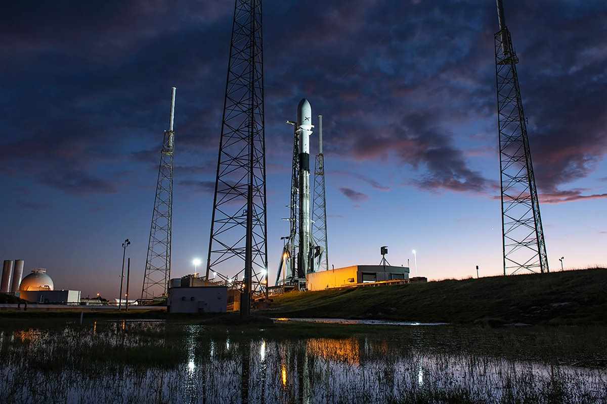 SpaceX запустила в космос 60 спутников