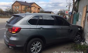 Пьяный водитель врезался в беременную женщину под Киевом и пытался скрыться